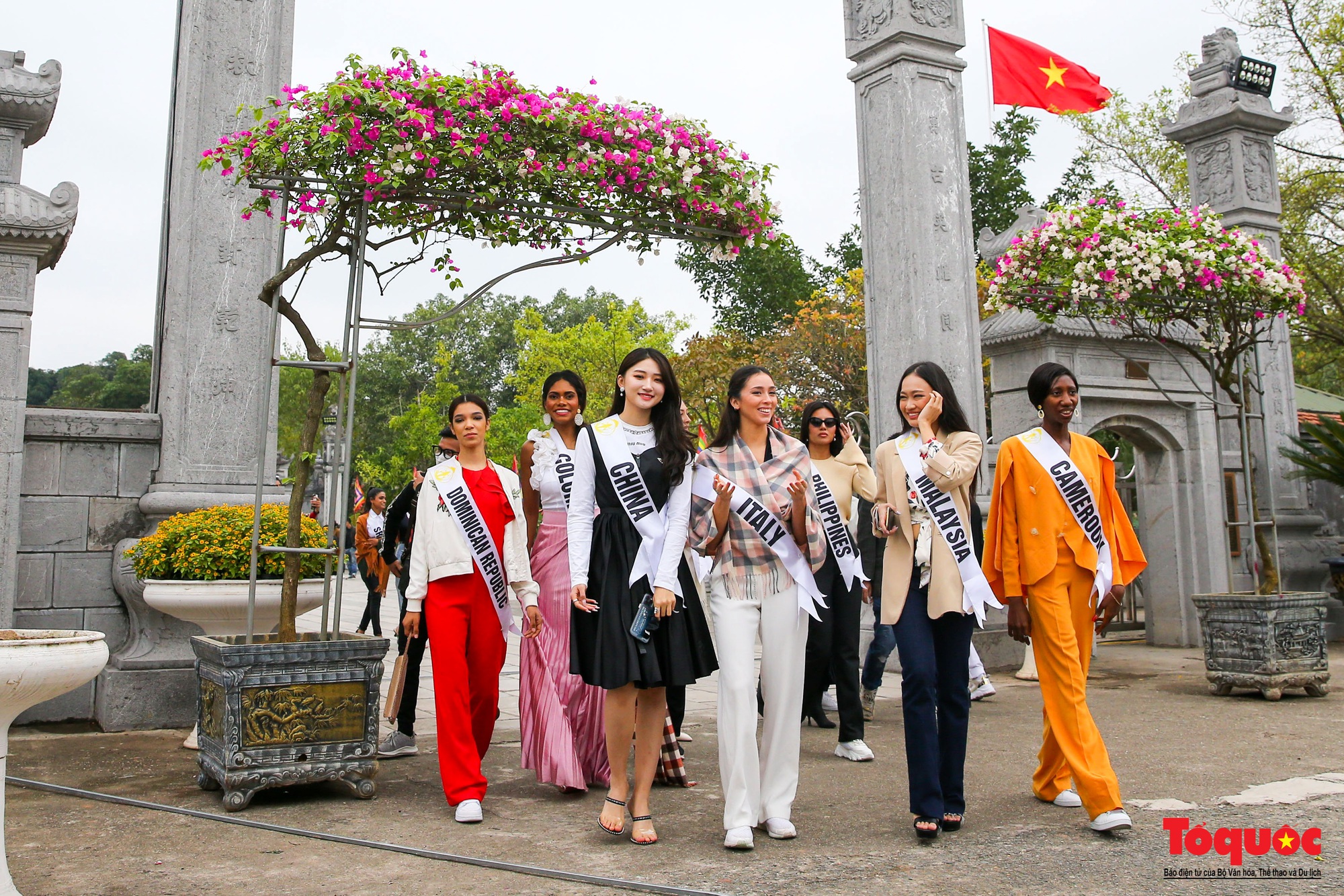 Dàn mỹ nhân Hoa hậu Du lịch thế giới khoe sắc cùng Lễ hội hoa Mê Linh - Ảnh 4.