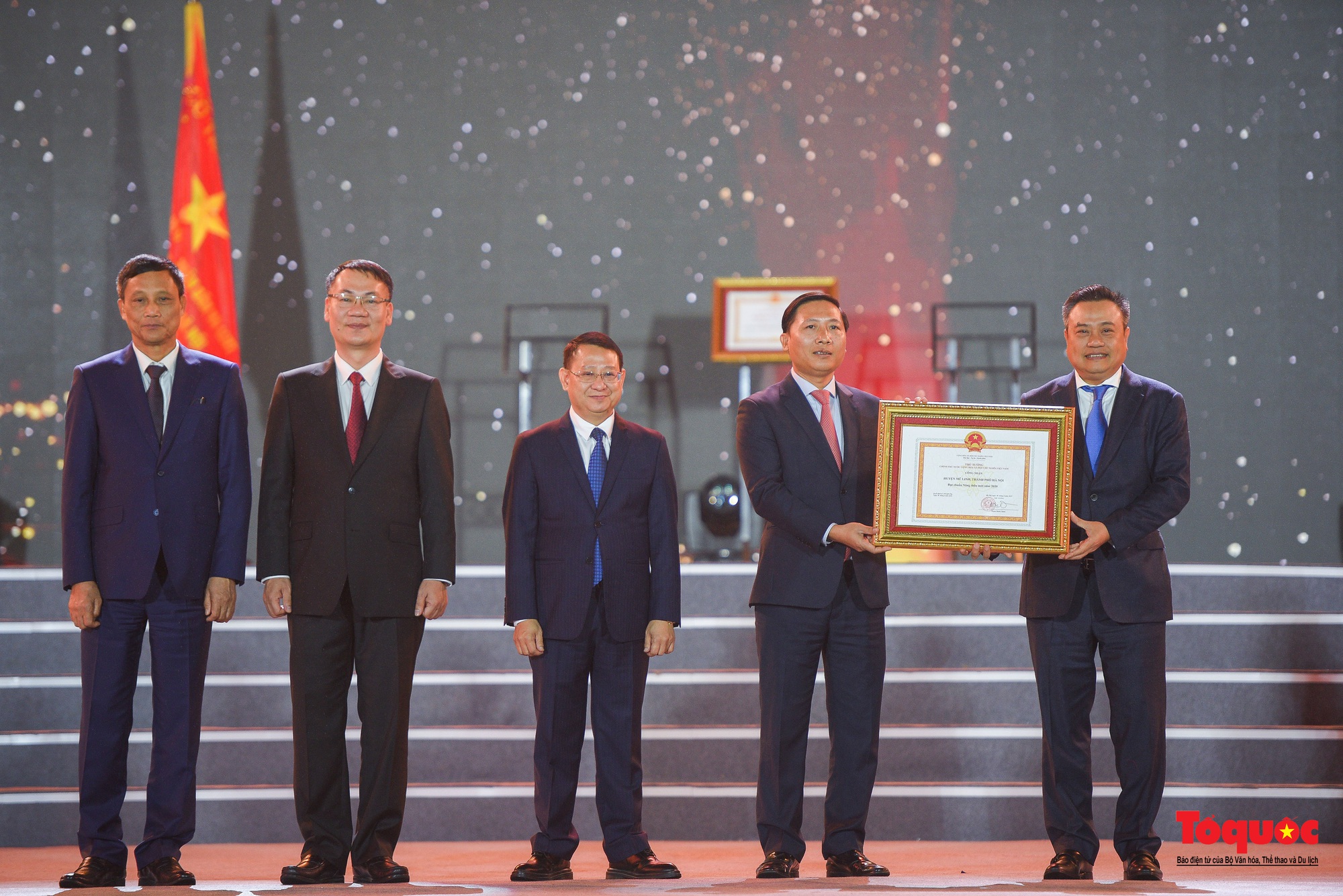 Hà Nội: Huyện Mê Linh đón nhận danh hiệu đạt chuẩn nông thôn mới và đón nhận Huân chương Lao động hạng Ba - Ảnh 17.