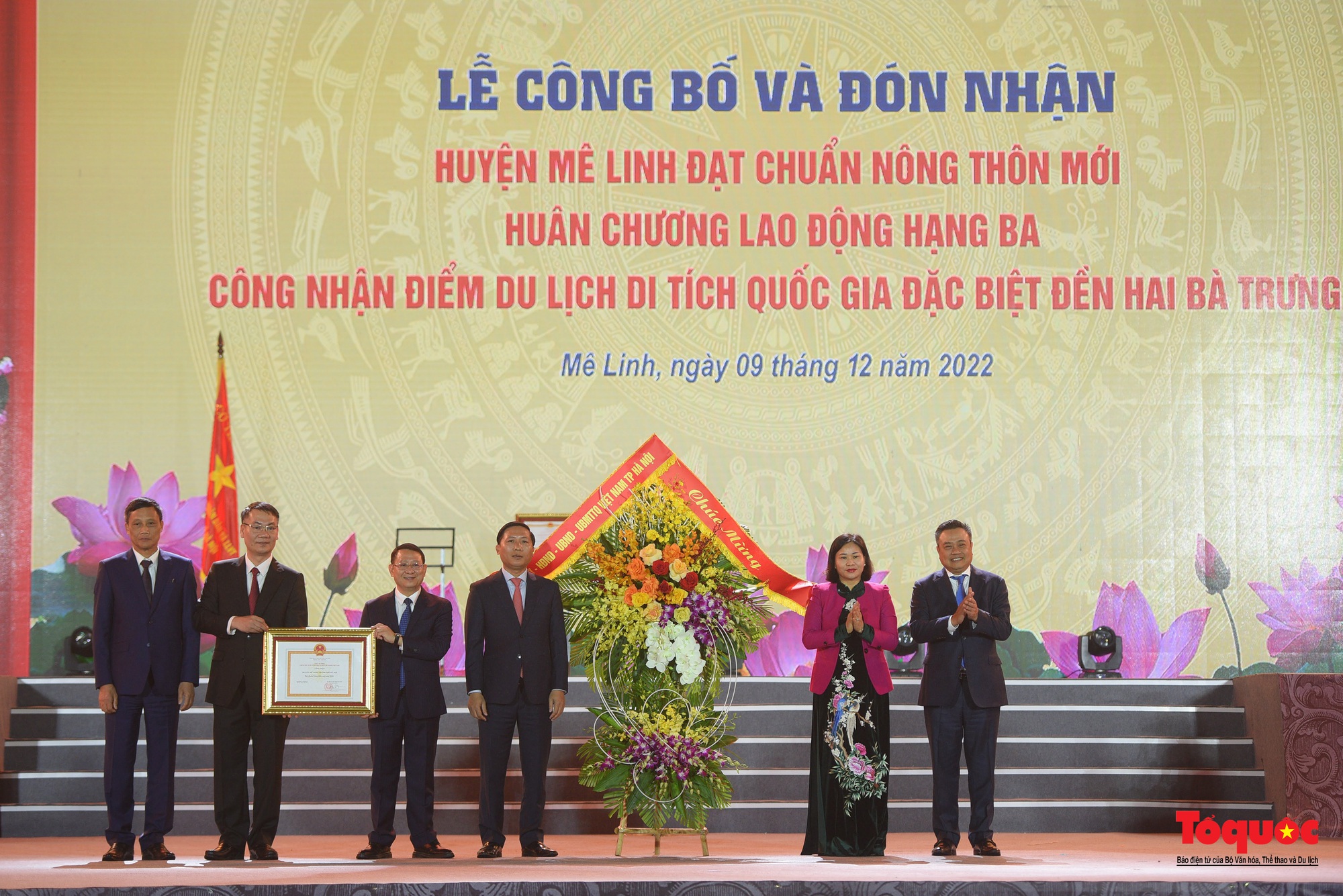 Hà Nội: Huyện Mê Linh đón nhận danh hiệu đạt chuẩn nông thôn mới và đón nhận Huân chương Lao động hạng Ba - Ảnh 18.