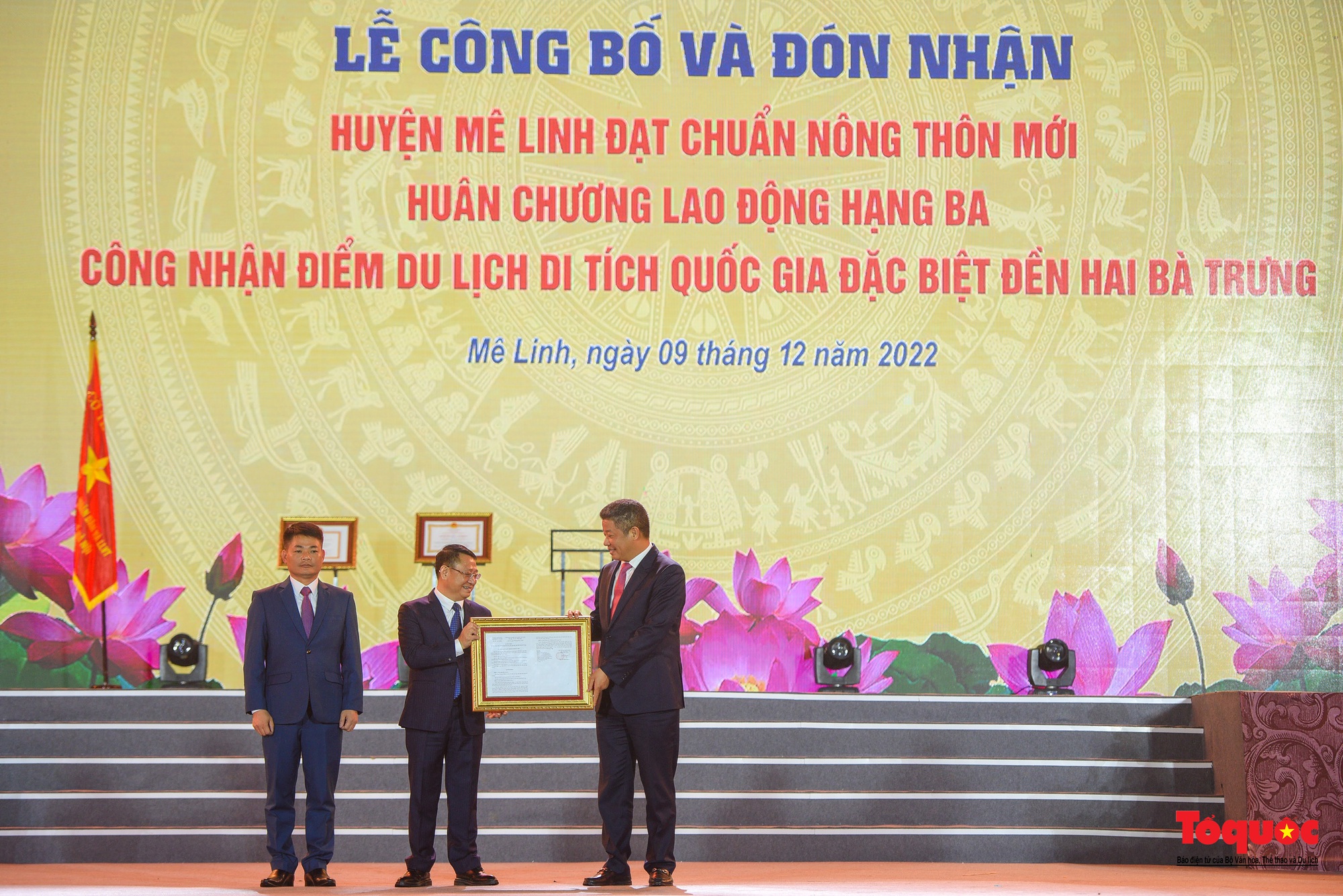 Hà Nội: Huyện Mê Linh đón nhận danh hiệu đạt chuẩn nông thôn mới và đón nhận Huân chương Lao động hạng Ba - Ảnh 19.