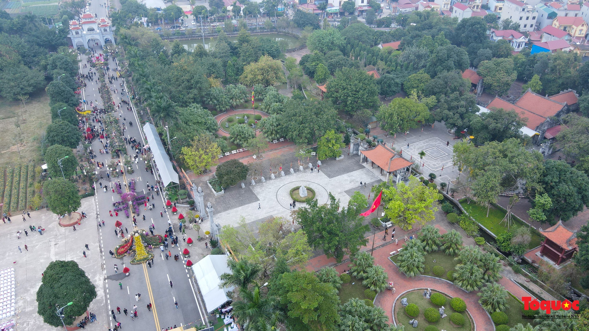 Khai mạc Lễ hội hoa và Festival nông sản, sản phẩm OCOP tại huyện Mê Linh - Ảnh 1.
