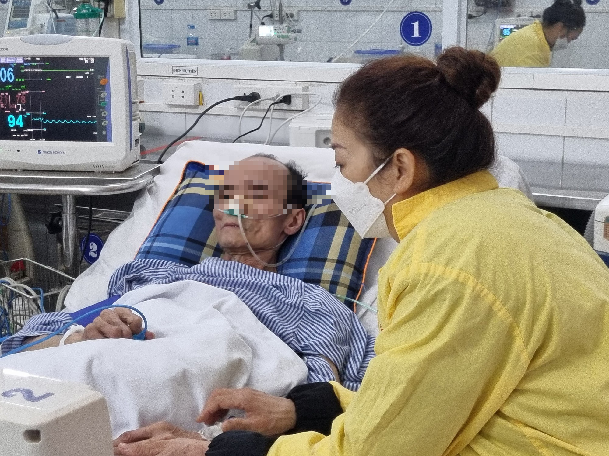 Miền Bắc lạnh sâu: Nhiều bệnh nhân bị tổn thương phổi nhập viện - Ảnh 1.