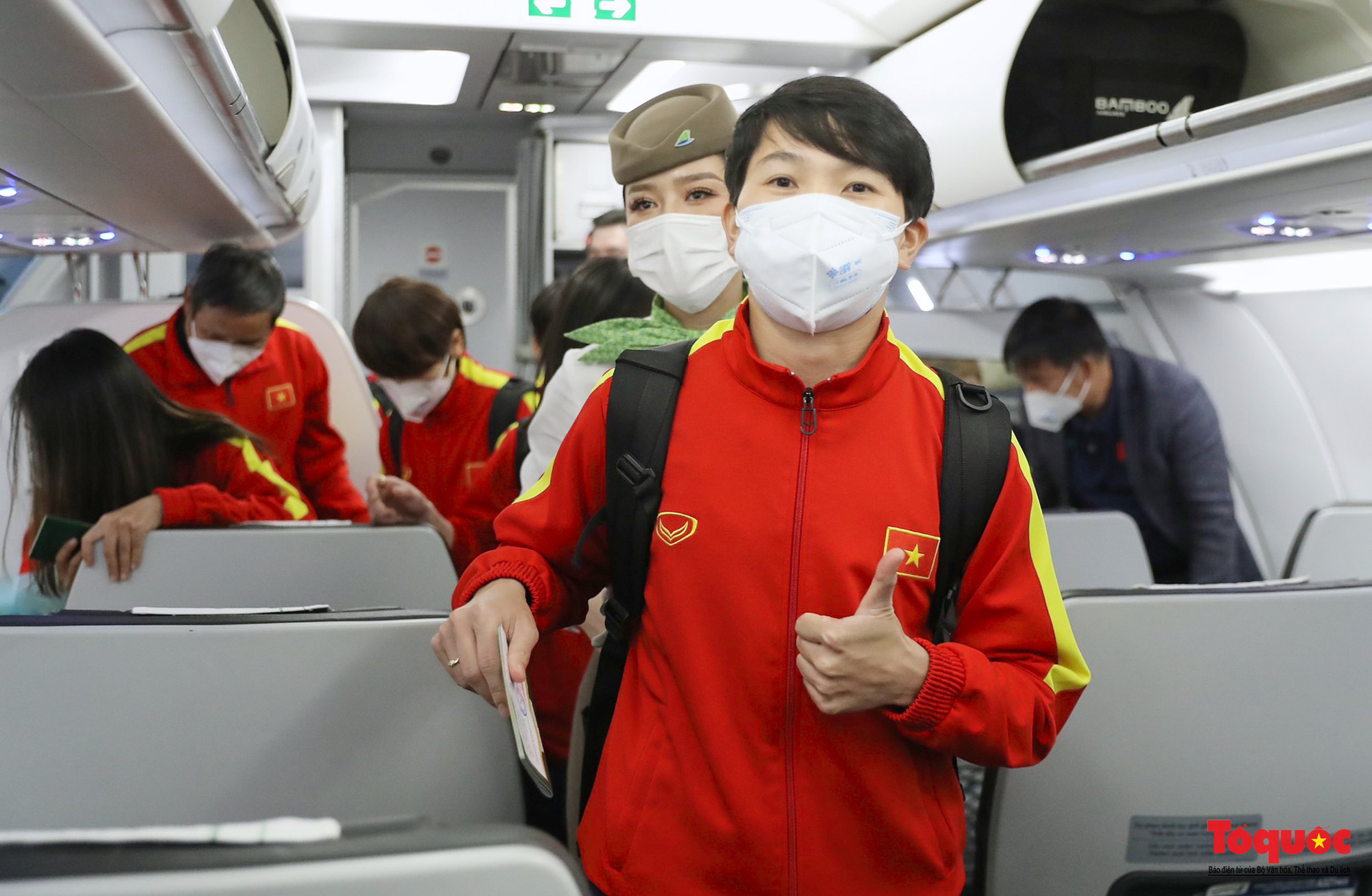 [Độc quyền] Những hình ảnh đầu tiên của đội tuyển bóng đá nữ Việt Nam trên chuyến bay về nước - Ảnh 9.