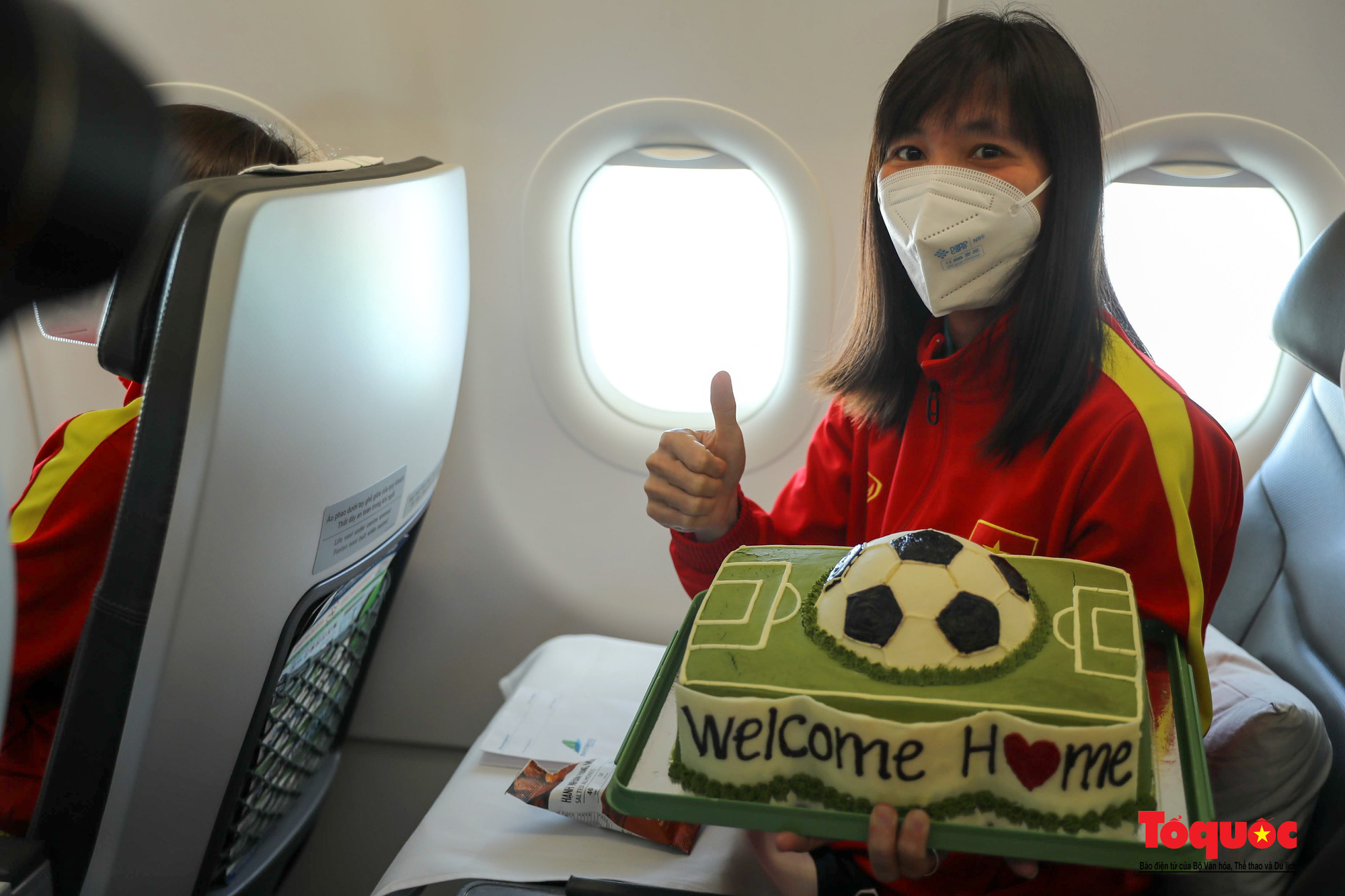 Những &quot;hương vị Tết&quot; chào đón những “cô gái vàng” của Đội tuyển bóng đá nữ Việt Nam về nước - Ảnh 6.