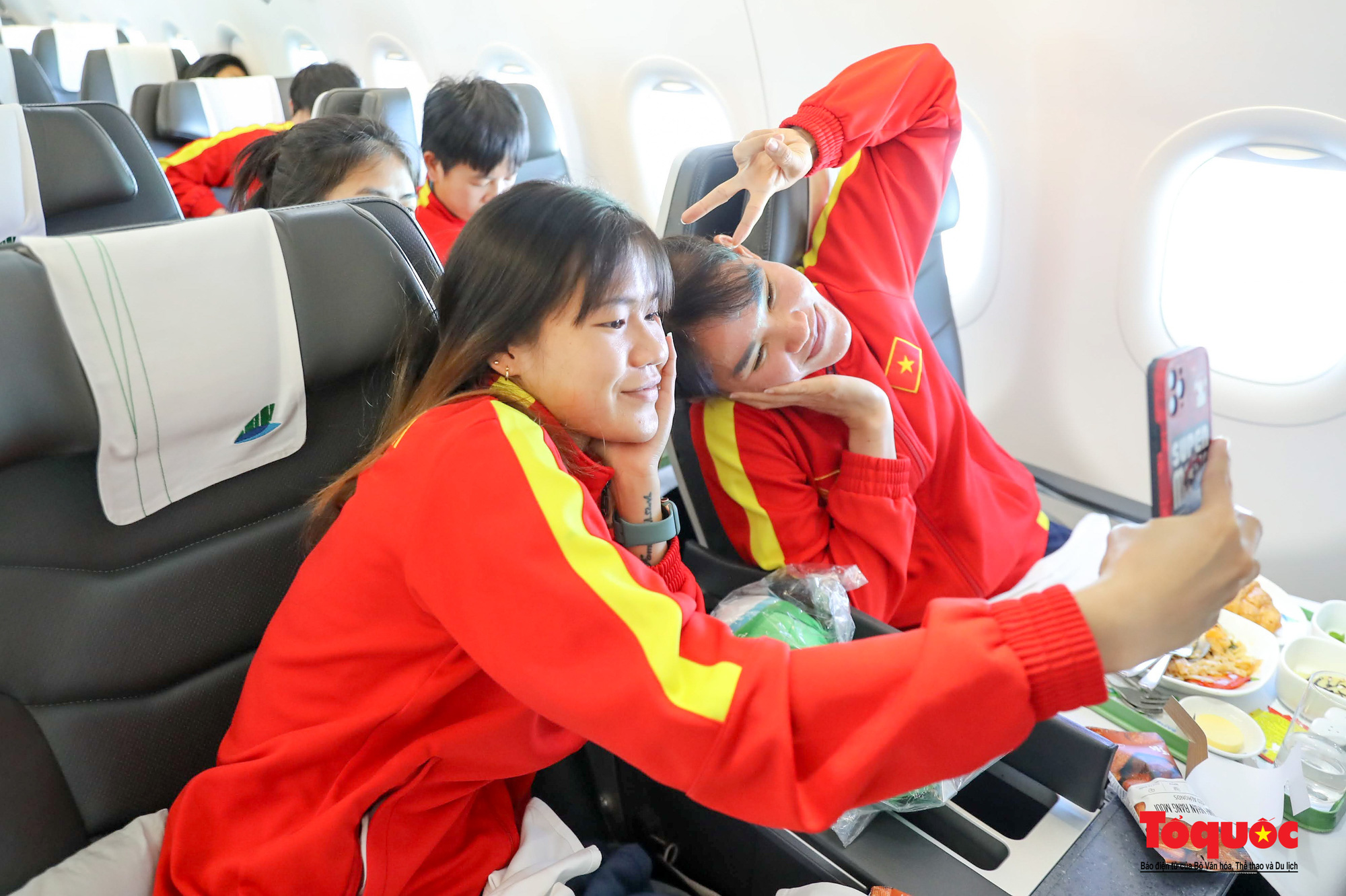 Những &quot;hương vị Tết&quot; chào đón những “cô gái vàng” của Đội tuyển bóng đá nữ Việt Nam về nước - Ảnh 14.