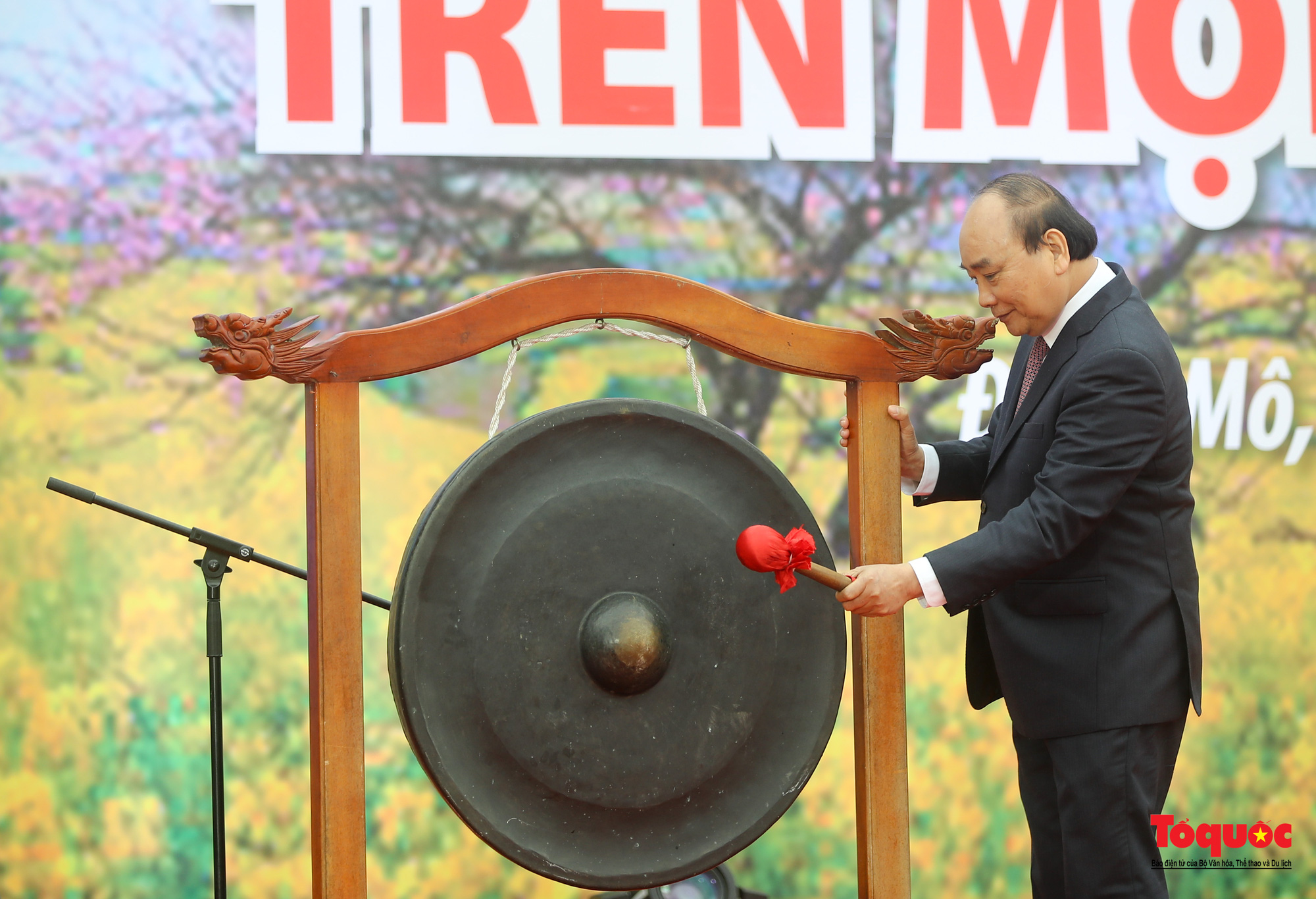Chủ tịch nước Nguyễn Xuân Phúc dự Ngày hội “Sắc Xuân trên mọi miền Tổ quốc” năm 2022 - Ảnh 11.
