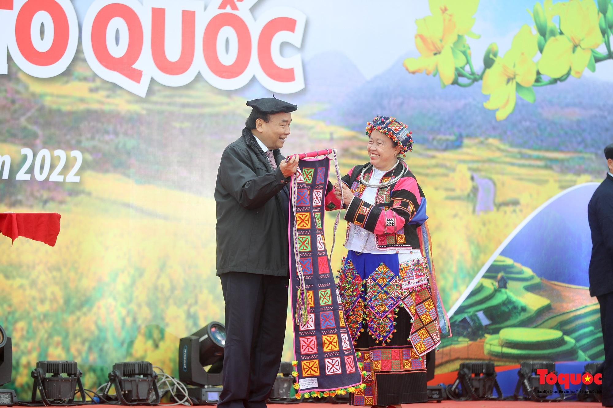 Chủ tịch nước Nguyễn Xuân Phúc dự Ngày hội “Sắc Xuân trên mọi miền Tổ quốc” năm 2022 - Ảnh 14.