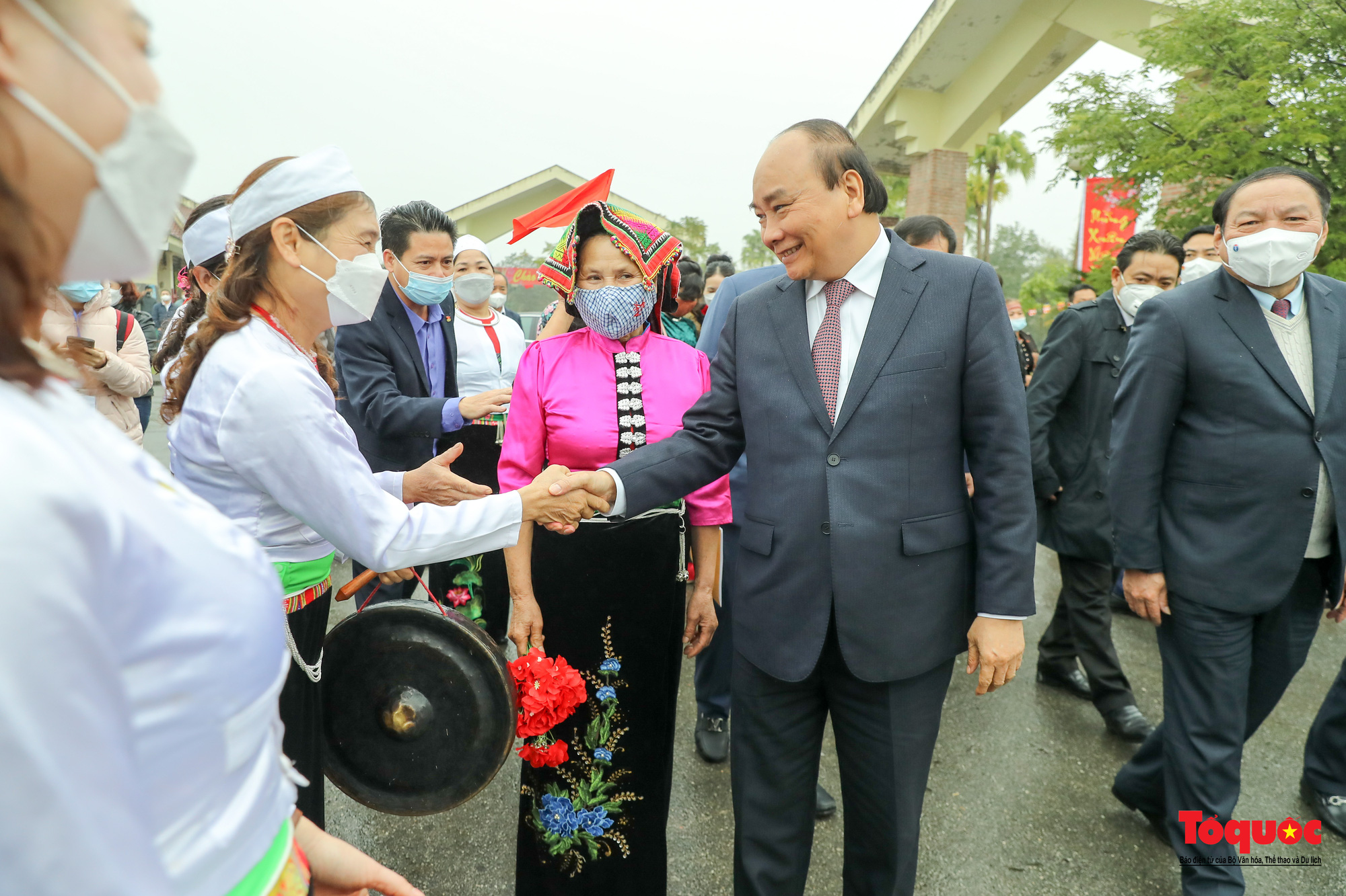 Chủ tịch nước Nguyễn Xuân Phúc dự Ngày hội “Sắc Xuân trên mọi miền Tổ quốc” năm 2022 - Ảnh 3.