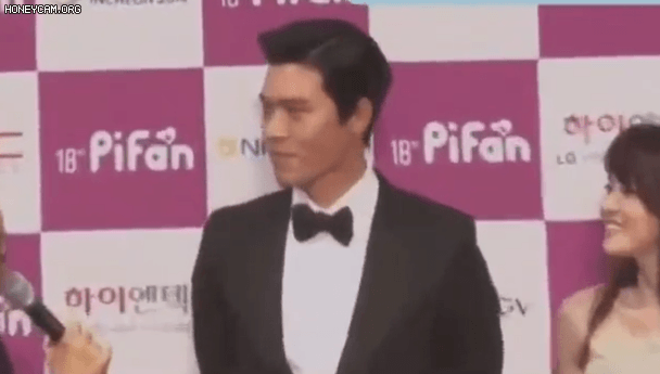 Video &quot;gây bão&quot; của Hyun Bin: Từng bị hỏi chuyện lấy vợ ngay tại sự kiện, đúng ngày hôm đó gặp được Son Ye Jin lần đầu tiên - Ảnh 3.