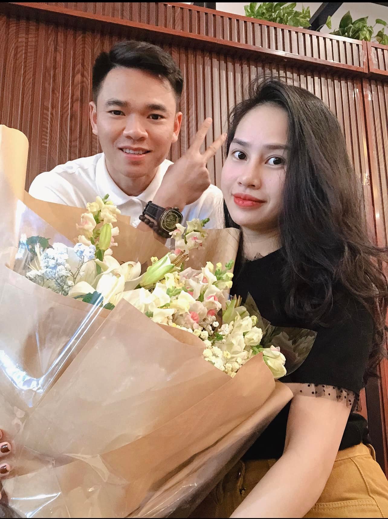 Lầy như Quế Ngọc Hải: CLB tặng hoa đem về làm hoa valentine tặng vợ - Ảnh 3.