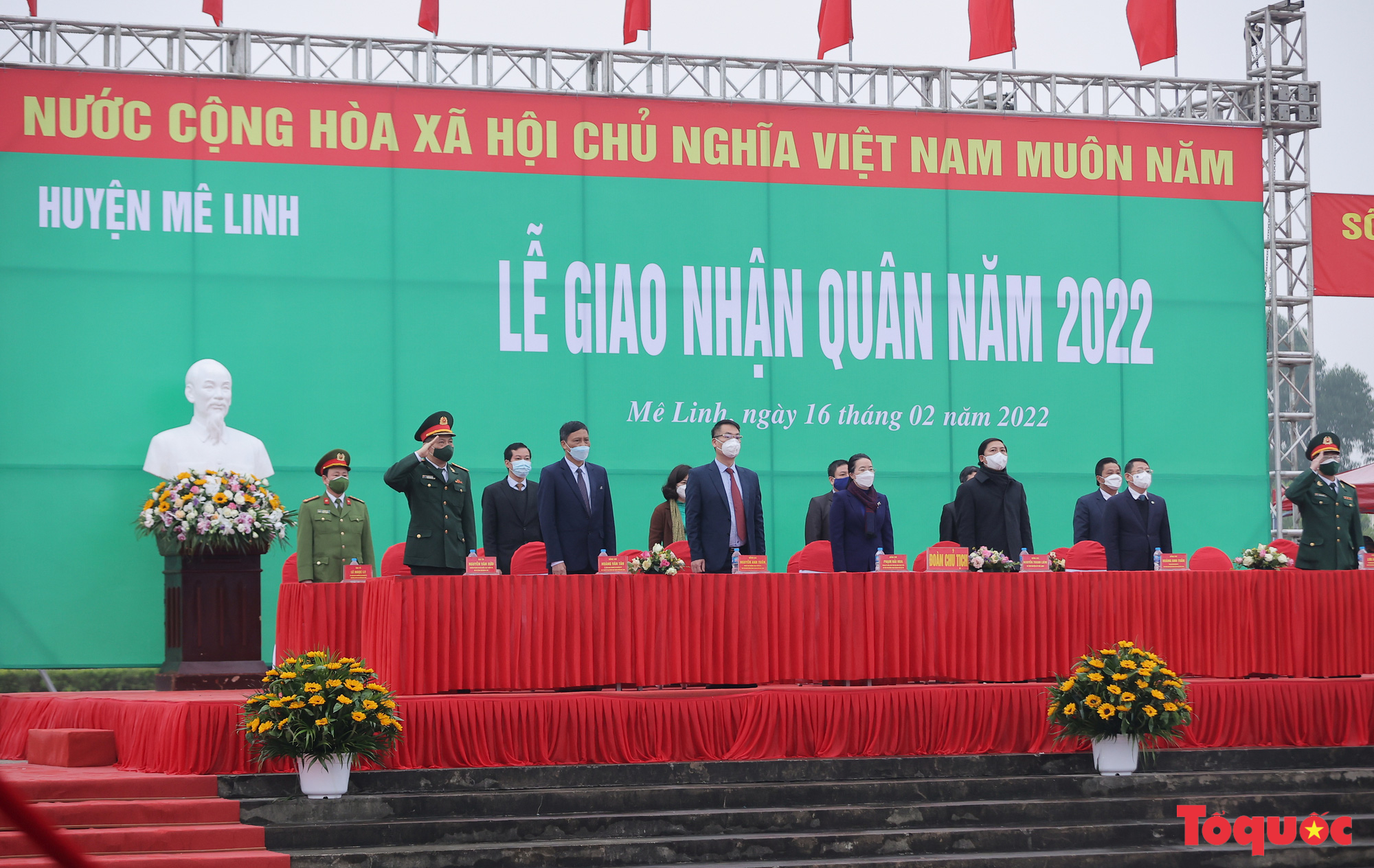 Mê Linh (Hà Nội): Lễ giao nhận quân năm 2022 được tổ chức trang trọng, nhanh gọn, bảo đảm an toàn - Ảnh 2.