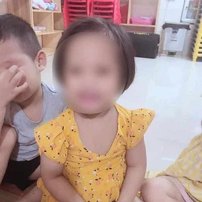 Bé gái 3 tuổi bị người tình của mẹ bạo hành đang có những dấu hiệu khiến gia đình vô cùng lo lắng - Ảnh 3.