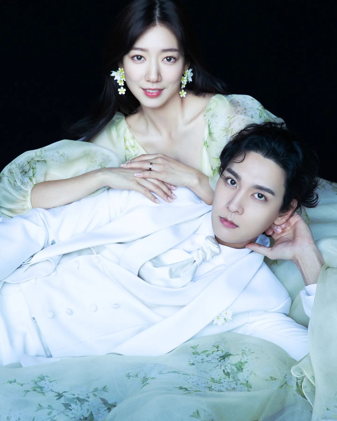 Lộ bức ảnh cưới đẹp nhất của Park Shin Hye và Choi Tae Joon: Tính chiếm ngôi cặp vợ chồng cực phẩm nhất Kbiz hay gì? - Ảnh 2.