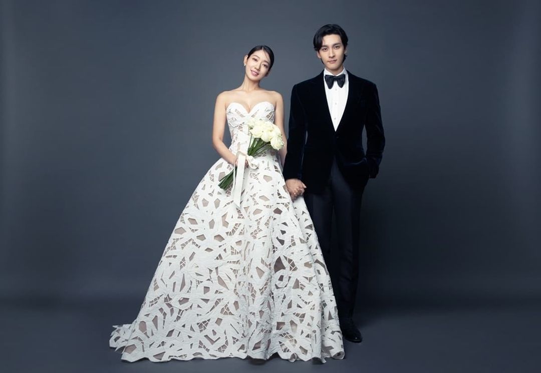 Lộ bức ảnh cưới đẹp nhất của Park Shin Hye và Choi Tae Joon: Tính chiếm ngôi cặp vợ chồng cực phẩm nhất Kbiz hay gì? - Ảnh 3.