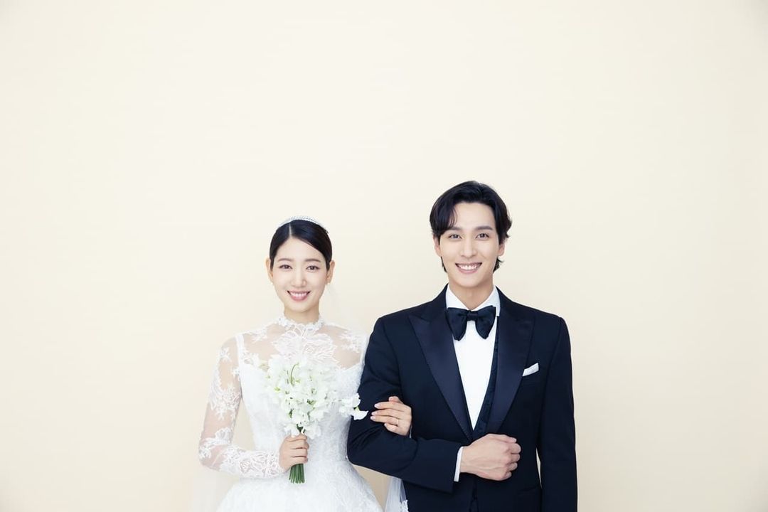 Lộ bức ảnh cưới đẹp nhất của Park Shin Hye và Choi Tae Joon: Tính chiếm ngôi cặp vợ chồng cực phẩm nhất Kbiz hay gì? - Ảnh 4.