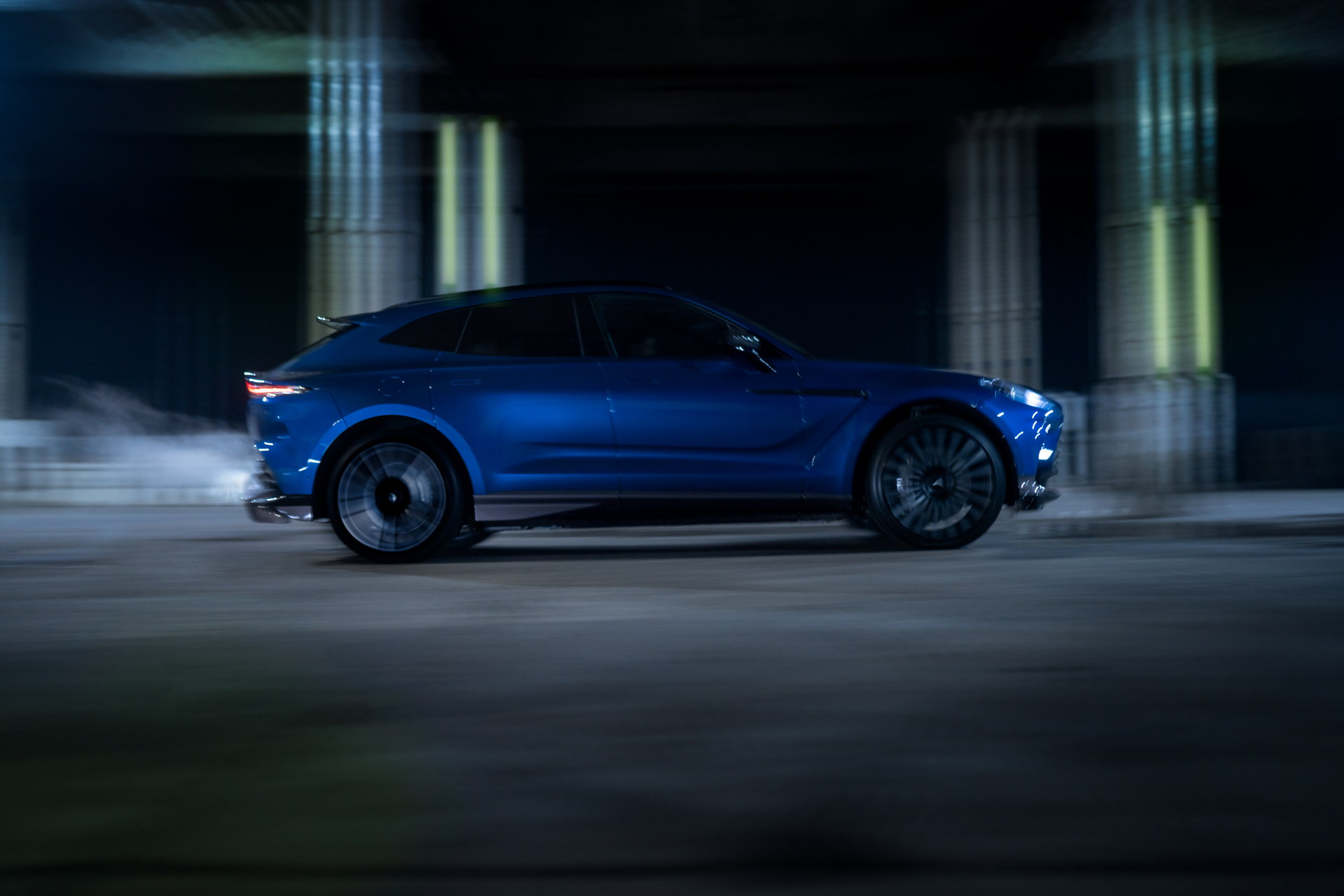 Aston Martin DBX707 - SUV hạng sang mạnh nhất thế giới đáng cân nhắc cho đại gia Việt - Ảnh 7.