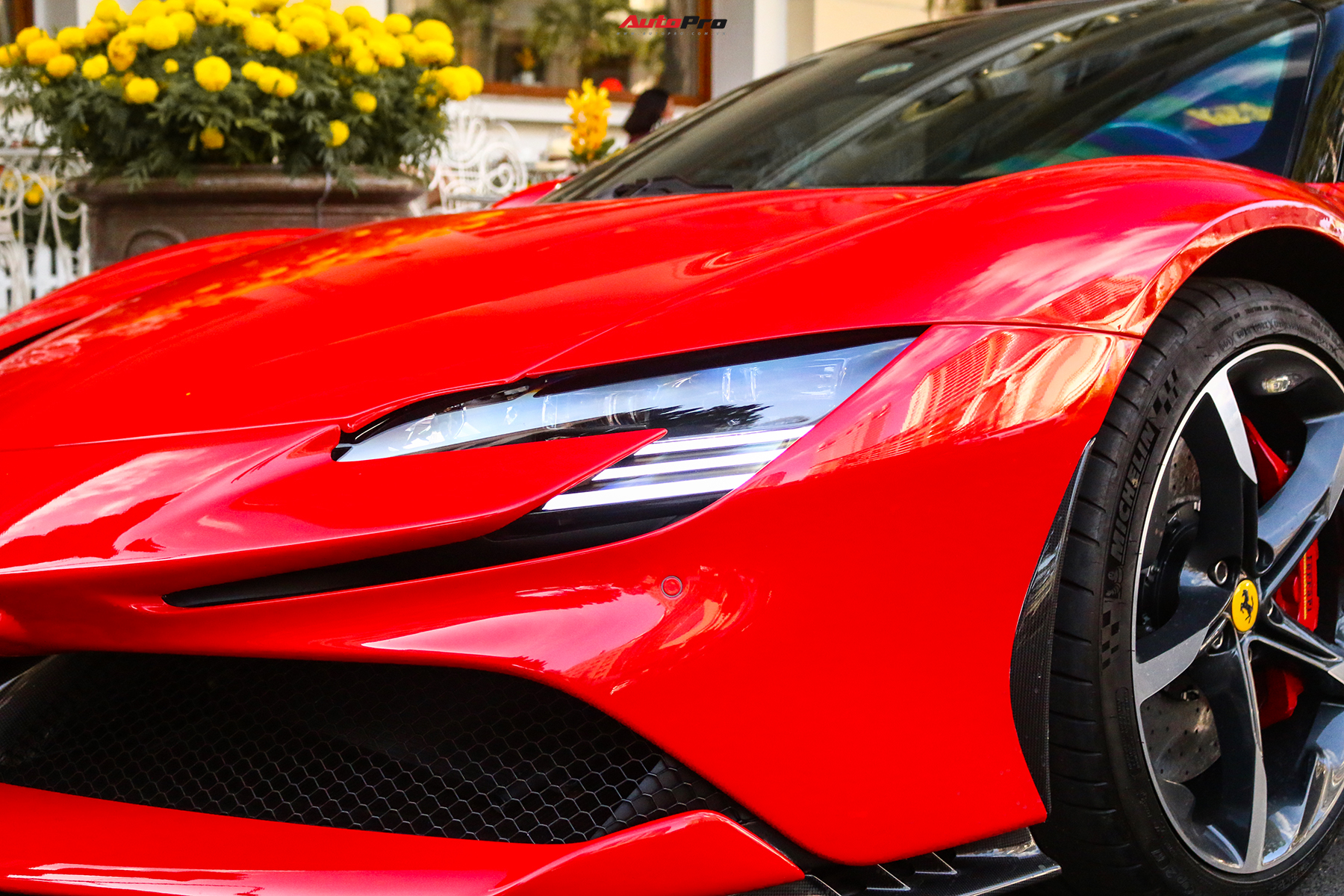 Siêu xe tiền tỷ đua nhau đổ ra đường du xuân: CEO nhà thuốc lái Ferrari mui trần, đại gia lan đột biến xuất hiện cùng McLaren - Ảnh 6.