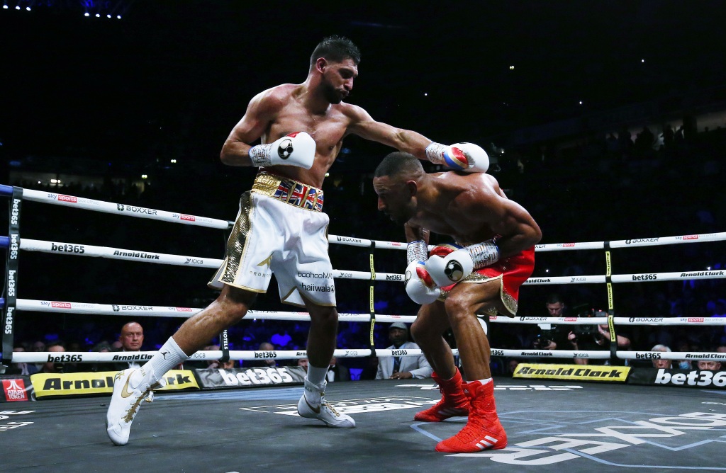 Kell Brook giành chiến thắng &quot;hủy diệt&quot; trước Amir Khan, khiến đối thủ phải cân nhắc giải nghệ - Ảnh 4.