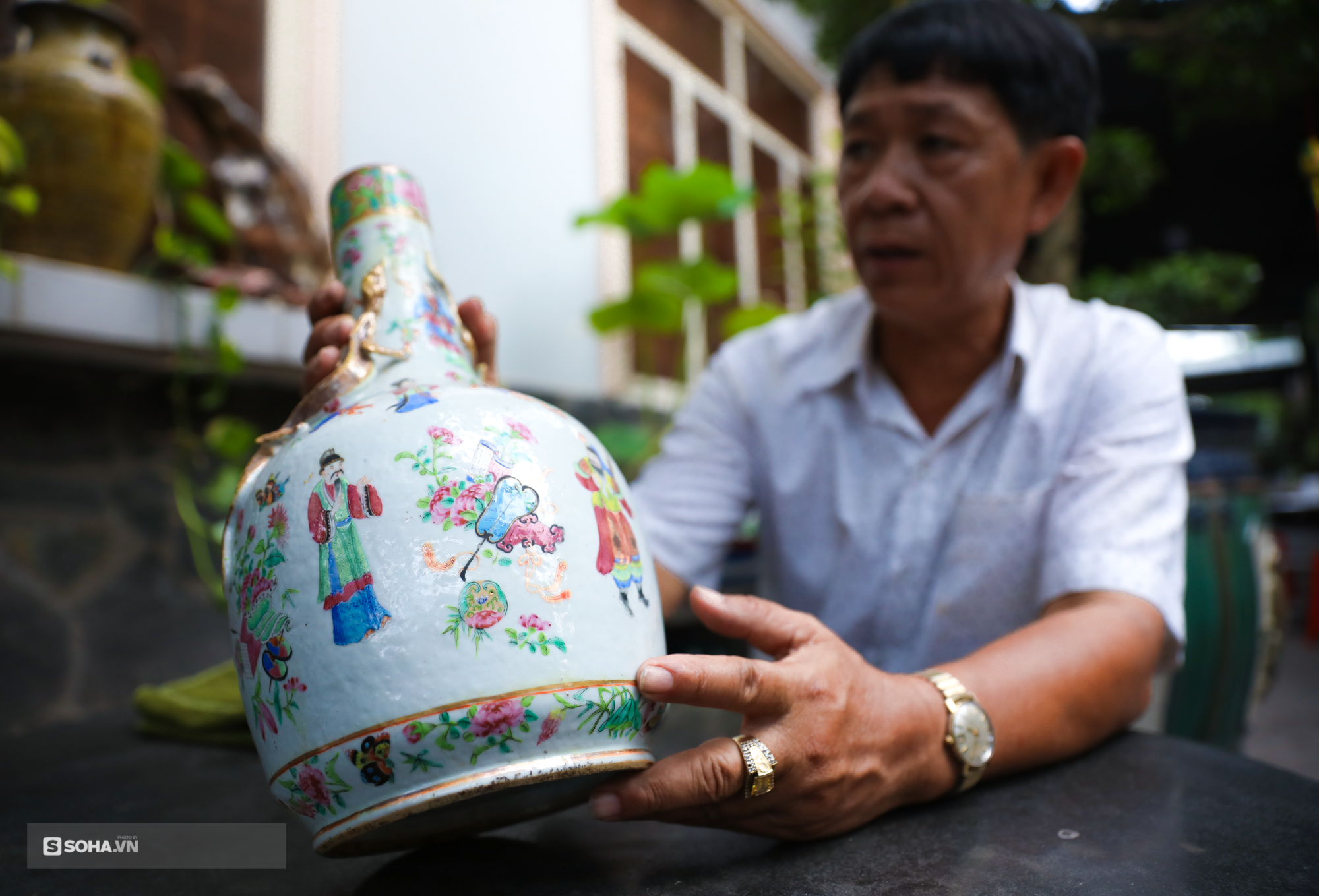 ‘Hoa mắt’ với bộ sưu tập gốm sứ lớn nhất Đông Dương, có món lên tới cả triệu USD - Ảnh 2.