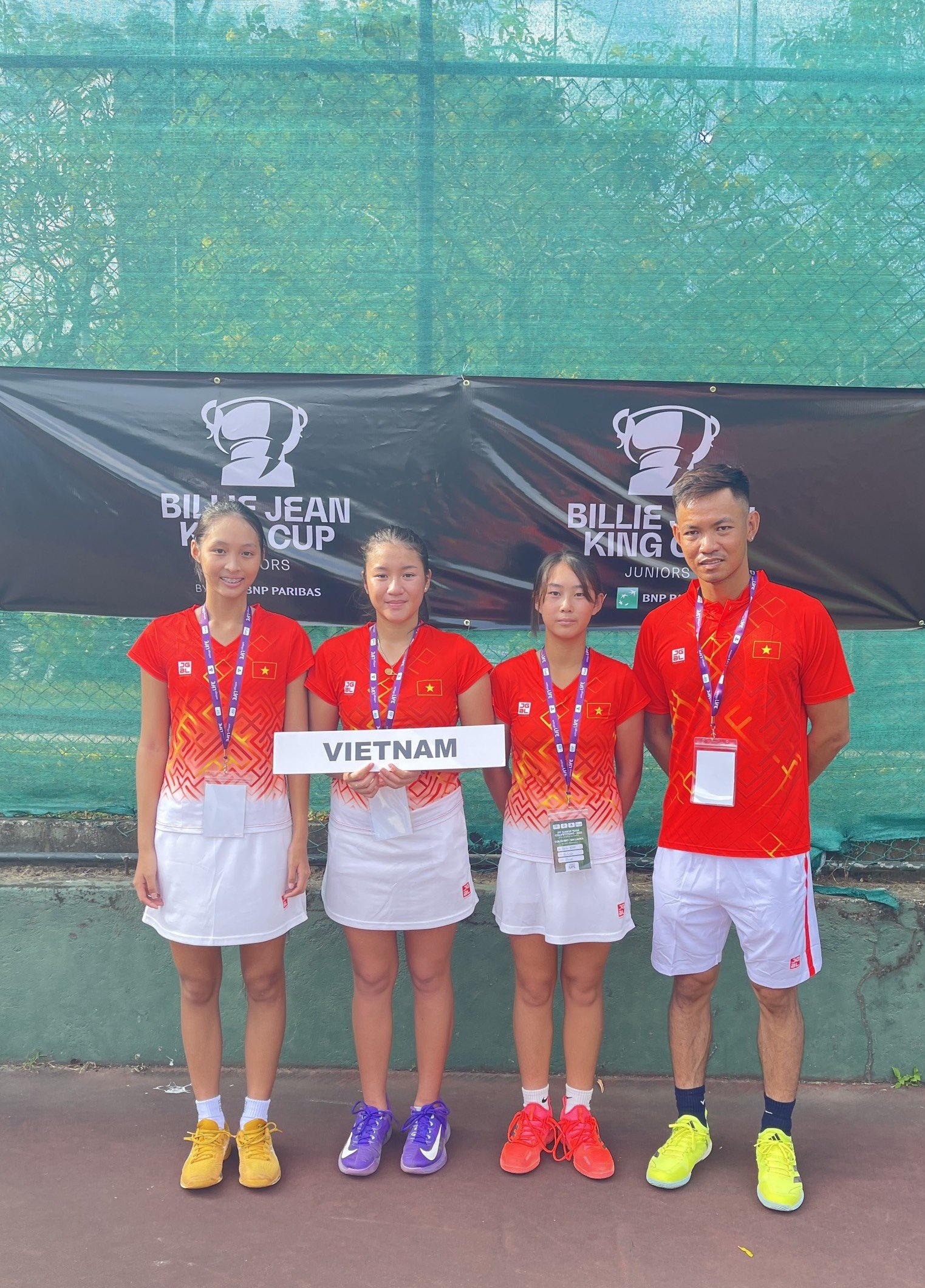 Các tay vợt trẻ Việt Nam giành toàn thắng trong ngày khai mạc giải Quần vợt trẻ Thái Bình Dương 2022 - Ảnh 3.