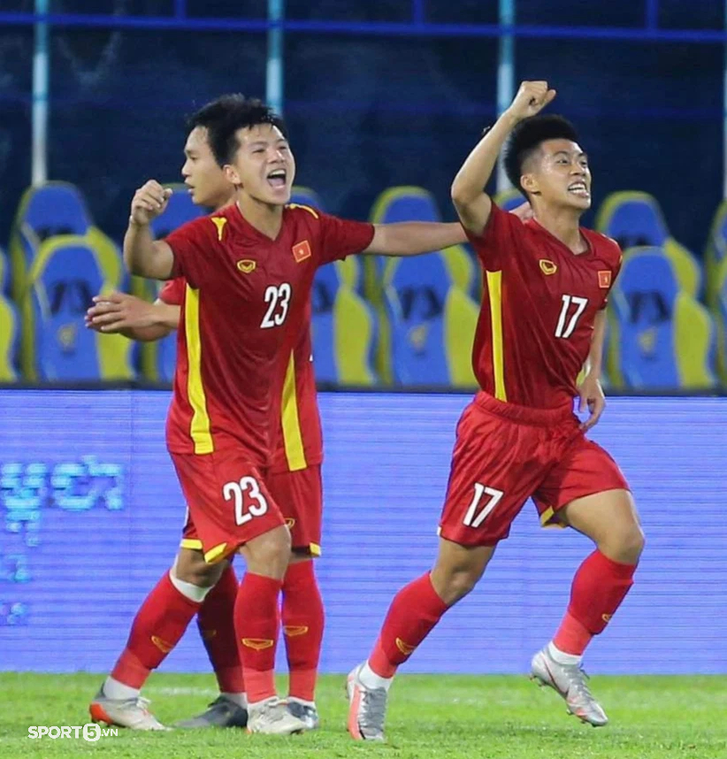 Trung Thành ghi bàn vào lưới U23 Thái Lan: &quot;Tôi học đá phạt từ anh Quang Hải&quot; - Ảnh 1.