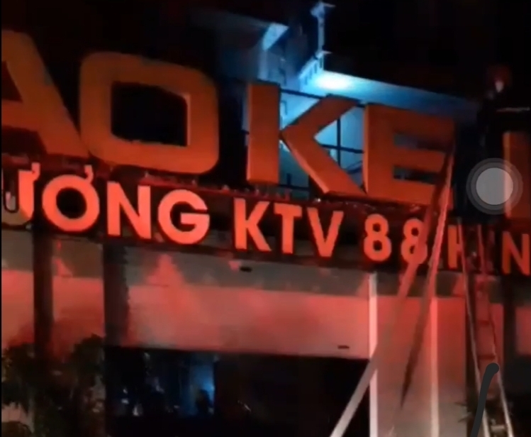 Vụ cháy quán karaoke 2 người chết ở Bắc Giang:  Cãi nhau, chồng tẩm xăng đốt - Ảnh 1.
