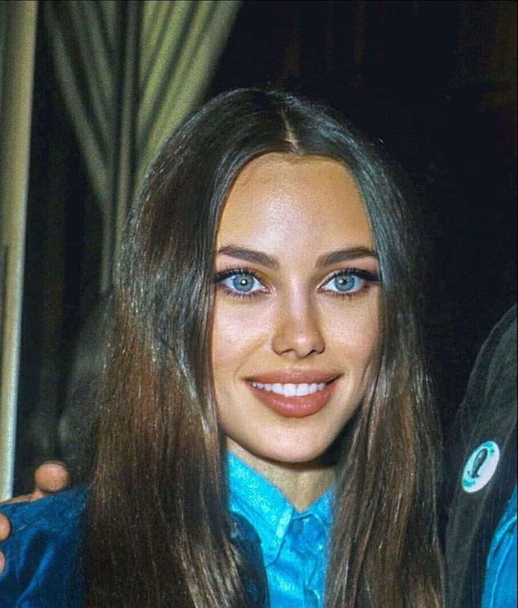 Bộ gen cần được bảo tồn nhà Angelina Jolie: Mẹ đẹp tựa nữ thần, con gái dậy thì thành thiên thần, kéo đến mẹ ruột mà choáng - Ảnh 10.