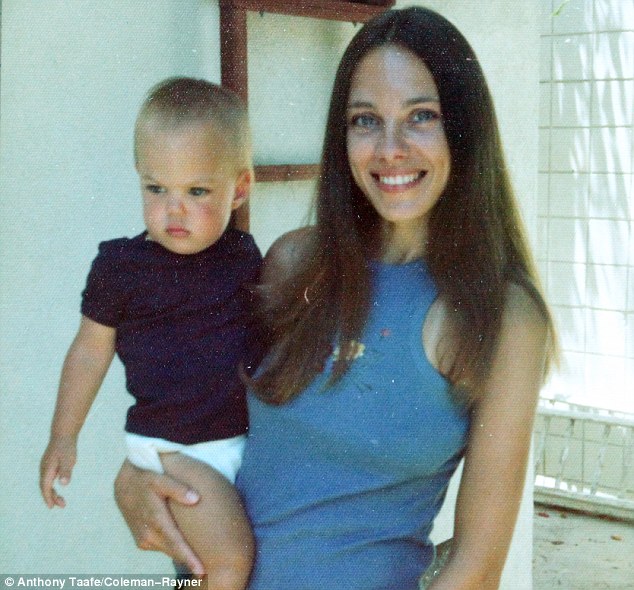 Bộ gen cần được bảo tồn nhà Angelina Jolie: Mẹ đẹp tựa nữ thần, con gái dậy thì thành thiên thần, kéo đến mẹ ruột mà choáng - Ảnh 11.
