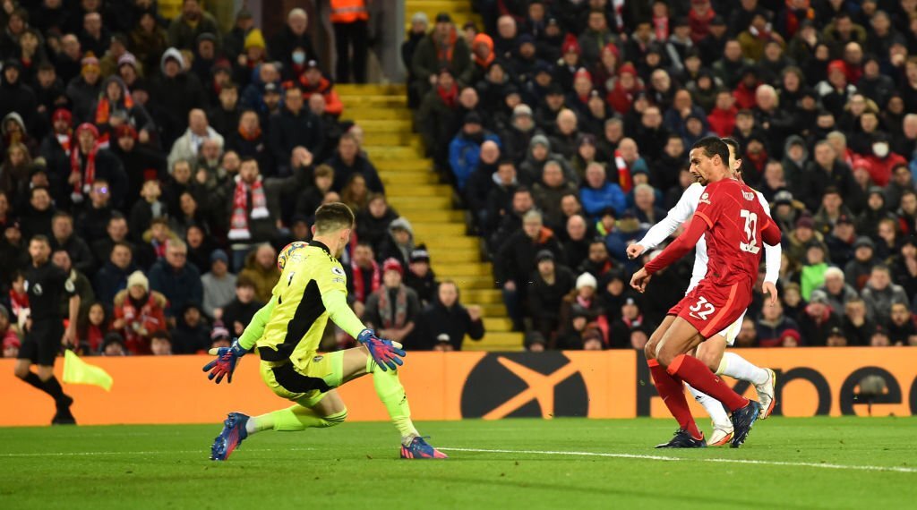 Thắng &quot;hủy diệt&quot; 6-0, Liverpool chỉ còn cách Man City 3 điểm trong cuộc đua vô địch Ngoại hạng Anh - Ảnh 6.