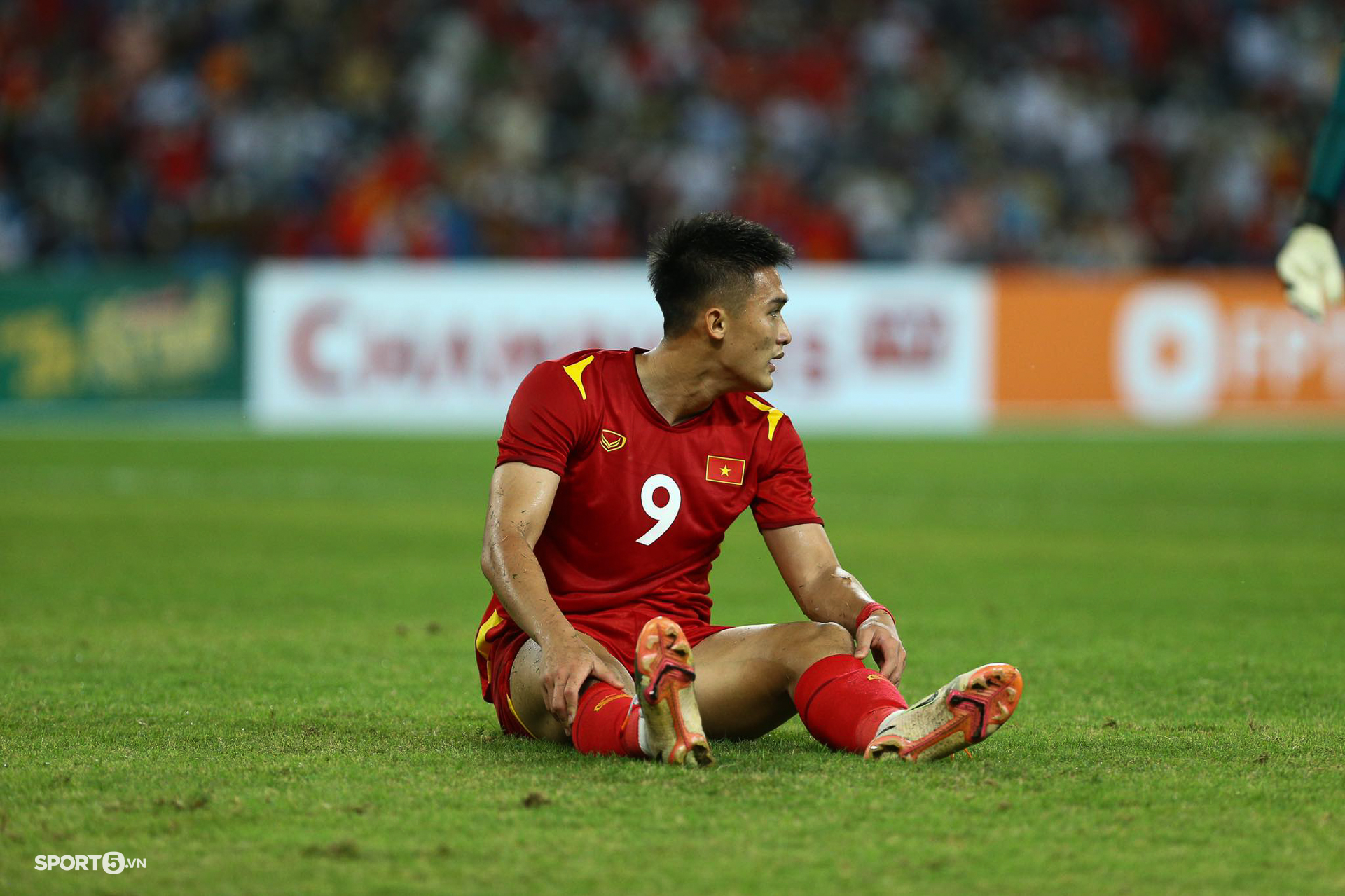 Trung phong U23 Việt Nam mặc áo &quot;lỗi&quot; khuấy đảo hàng thủ U23 Thái Lan - Ảnh 3.