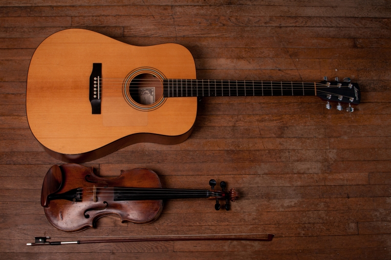 Sách tiếng Anh dạy học sinh về đàn Violin, nhưng ngó xuống hình ảnh mà HẾT HỒN: Sống mấy chục năm mới thấy cây Violin kì quặc này trong đời - Ảnh 4. Sách tiếng Anh dạy học sinh về đàn Violin, nhưng ngó xuống hình ảnh mà HẾT HỒN: Sống mấy chục năm mới thấy cây Violin kì quặc này trong đời - Ảnh 4.