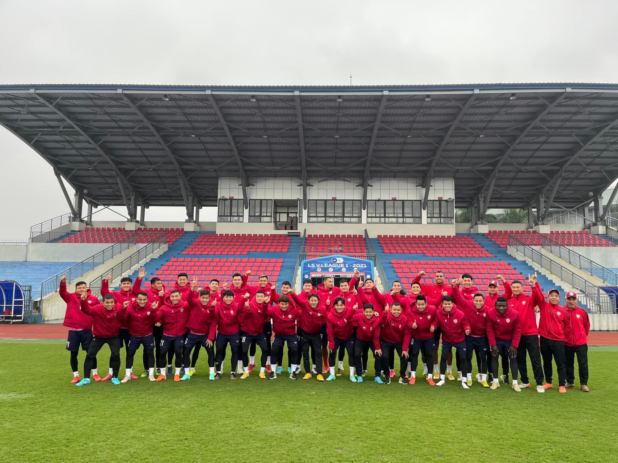 Các CLB V.League tập khai xuân, chuẩn bị cho mùa giải mới - Ảnh 6.