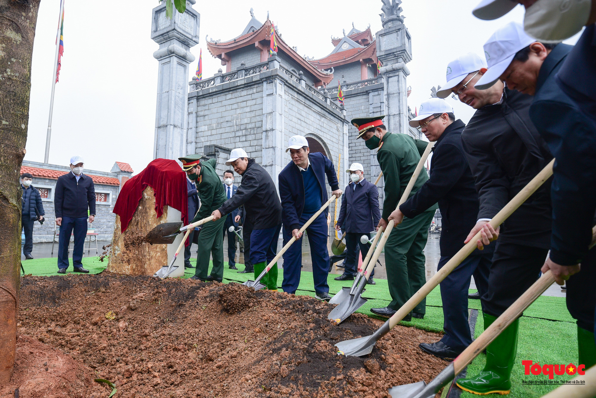 Chủ tịch nước Nguyễn Xuân Phúc phát động Tết trồng cây tại Phú Thọ - Ảnh 9.
