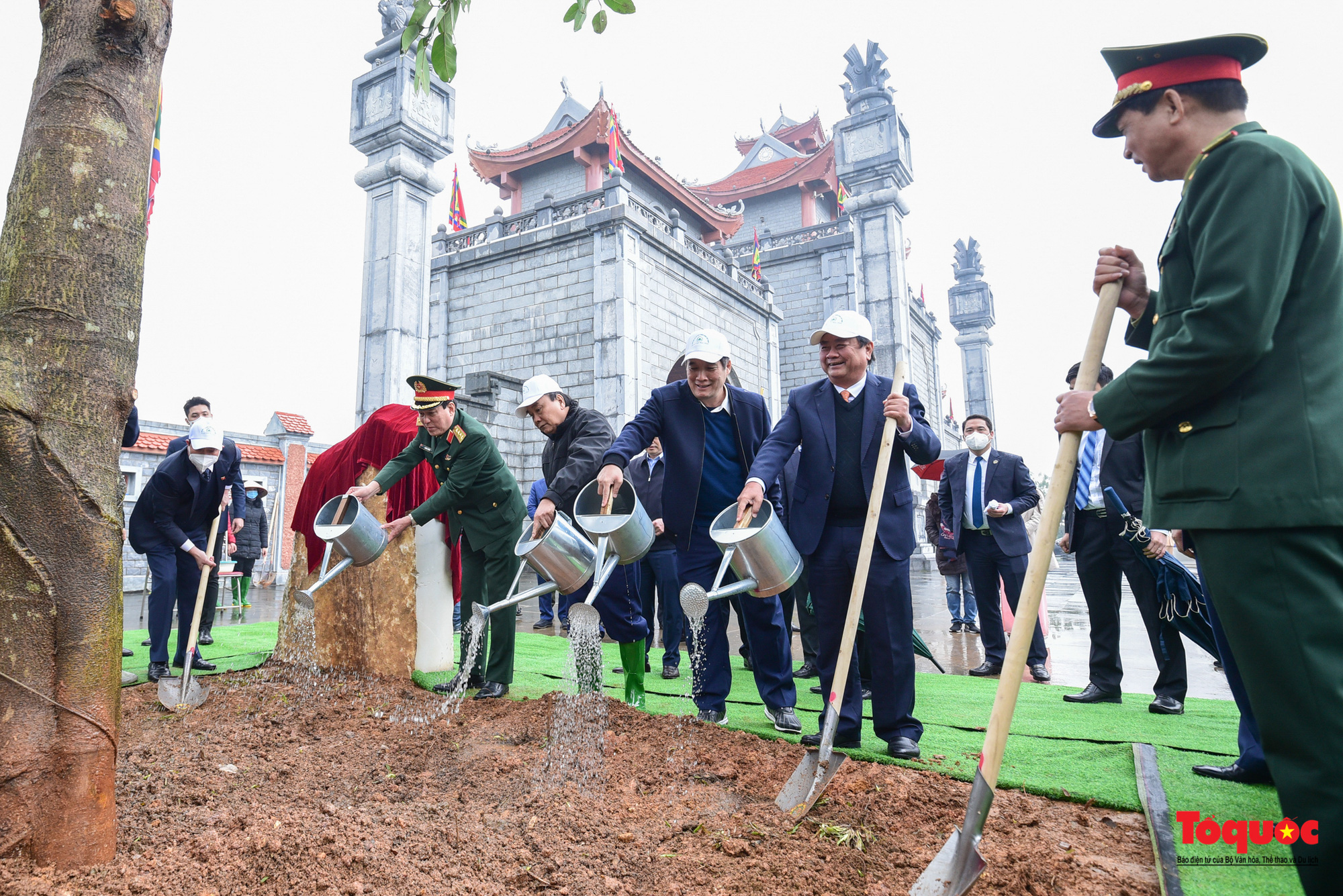 Chủ tịch nước Nguyễn Xuân Phúc phát động Tết trồng cây tại Phú Thọ - Ảnh 10.