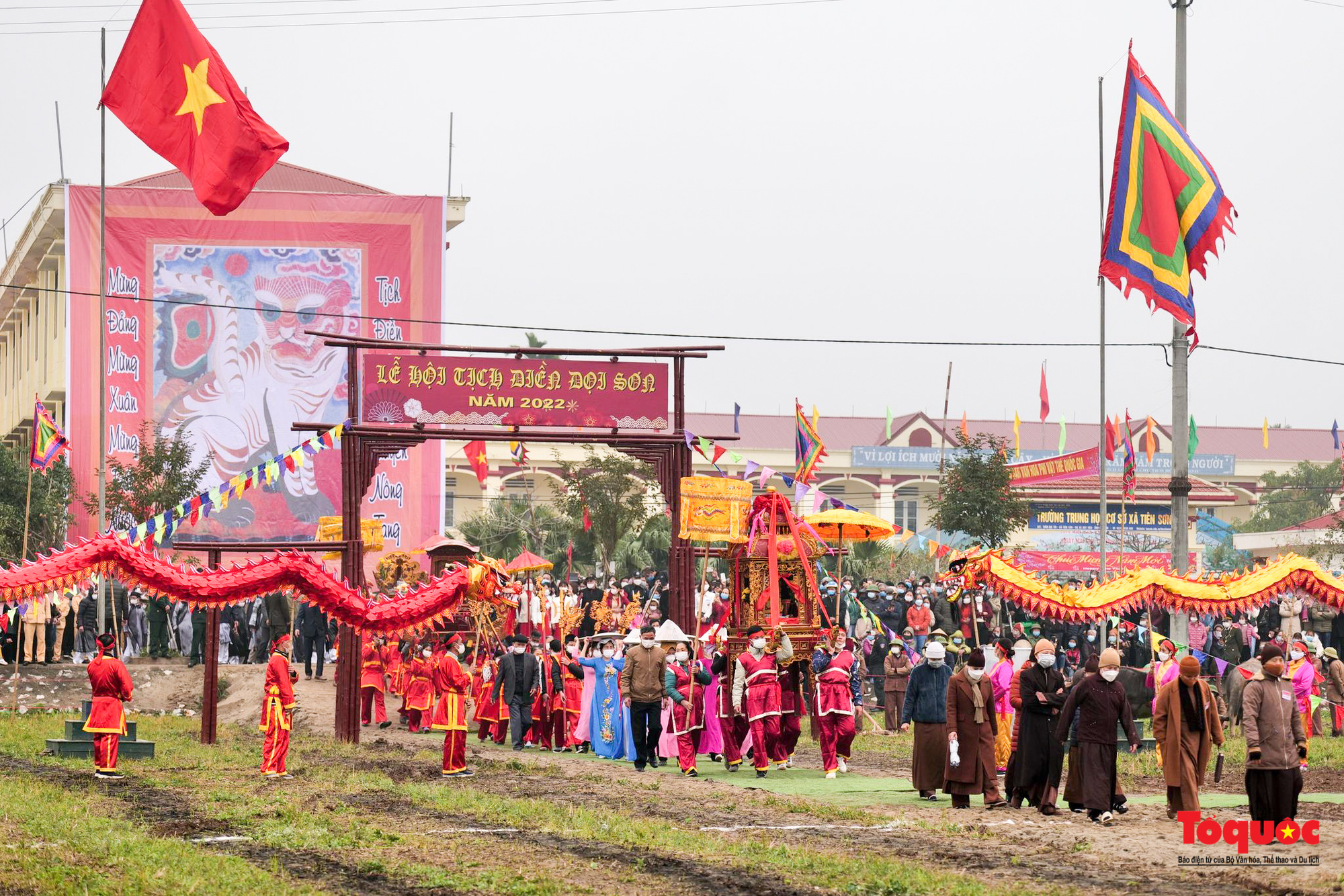 Chủ tịch nước xuống đồng cày ruộng đầu năm mới tại Lễ hội Tịch điền Đọi Sơn - Ảnh 1.