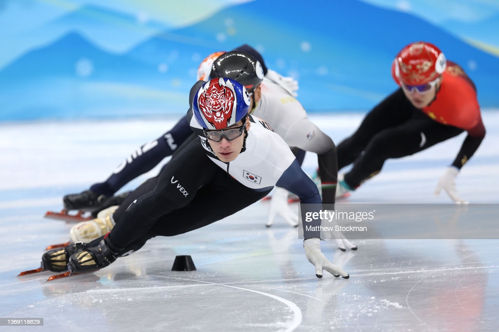 Tranh cãi cực căng tại Olympic Bắc Kinh: VĐV Hàn Quốc về nhất nhưng vẫn bị loại, tay đua chủ nhà bị tố đẩy đối thủ để giành HCV - Ảnh 1.