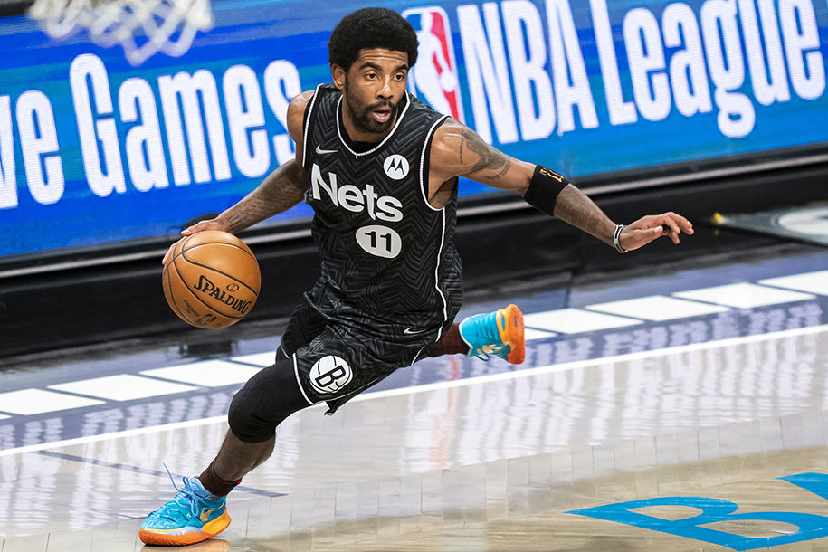 Brooklyn Nets khủng hoảng còn Kyrie Irving vẫn chỉ coi bóng rổ là công việc đối phó? - Ảnh 1.