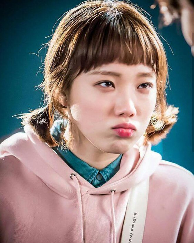 Hội mỹ nhân &quot;xuống tóc&quot; đóng phim: Song Hye Kyo được khen như nữ sinh, bạn gái Song Joong Ki bị chê kém sắc - Ảnh 7.