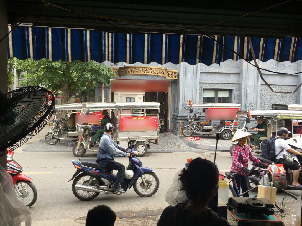 Nỗi lo về giá dịch vụ chuyển nhà, giao hàng cồng kềnh tại Hà Nội - Ảnh 1.