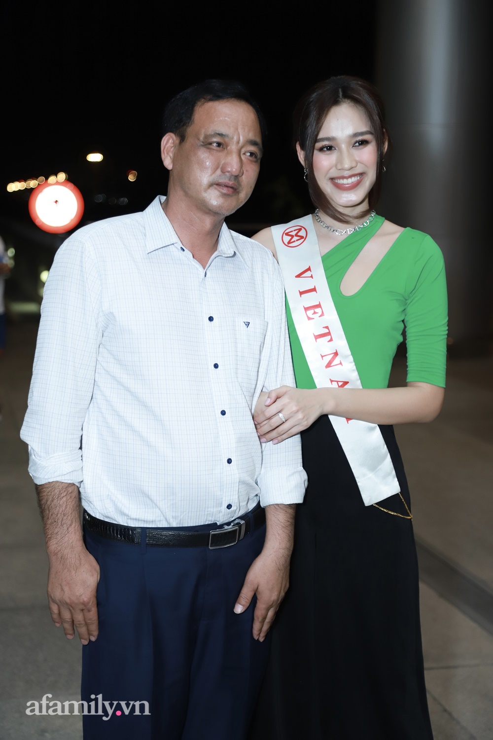 HOT: Đỗ Thị Hà lên đường dự chung kết Miss World 2021 trong đêm, hội chị em nàng Hậu rạng rỡ ra tiễn - Ảnh 5.