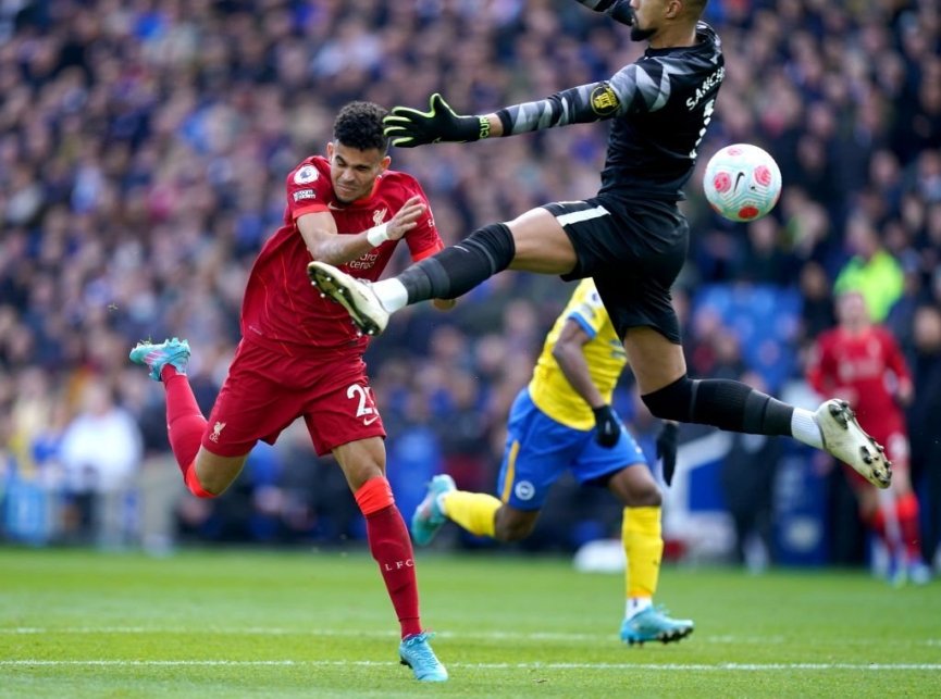 Nhẹ nhàng đánh bại Brighton với tỷ số 2-0, Liverpool bám sát Man City trên BXH - Ảnh 2.