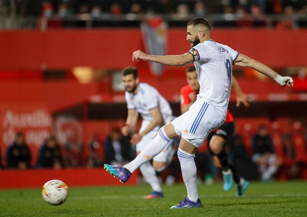 Benzema lập cú đúp, Real Madrid thắng tưng bừng để xây chắc ngôi đầu La Liga - Ảnh 6.