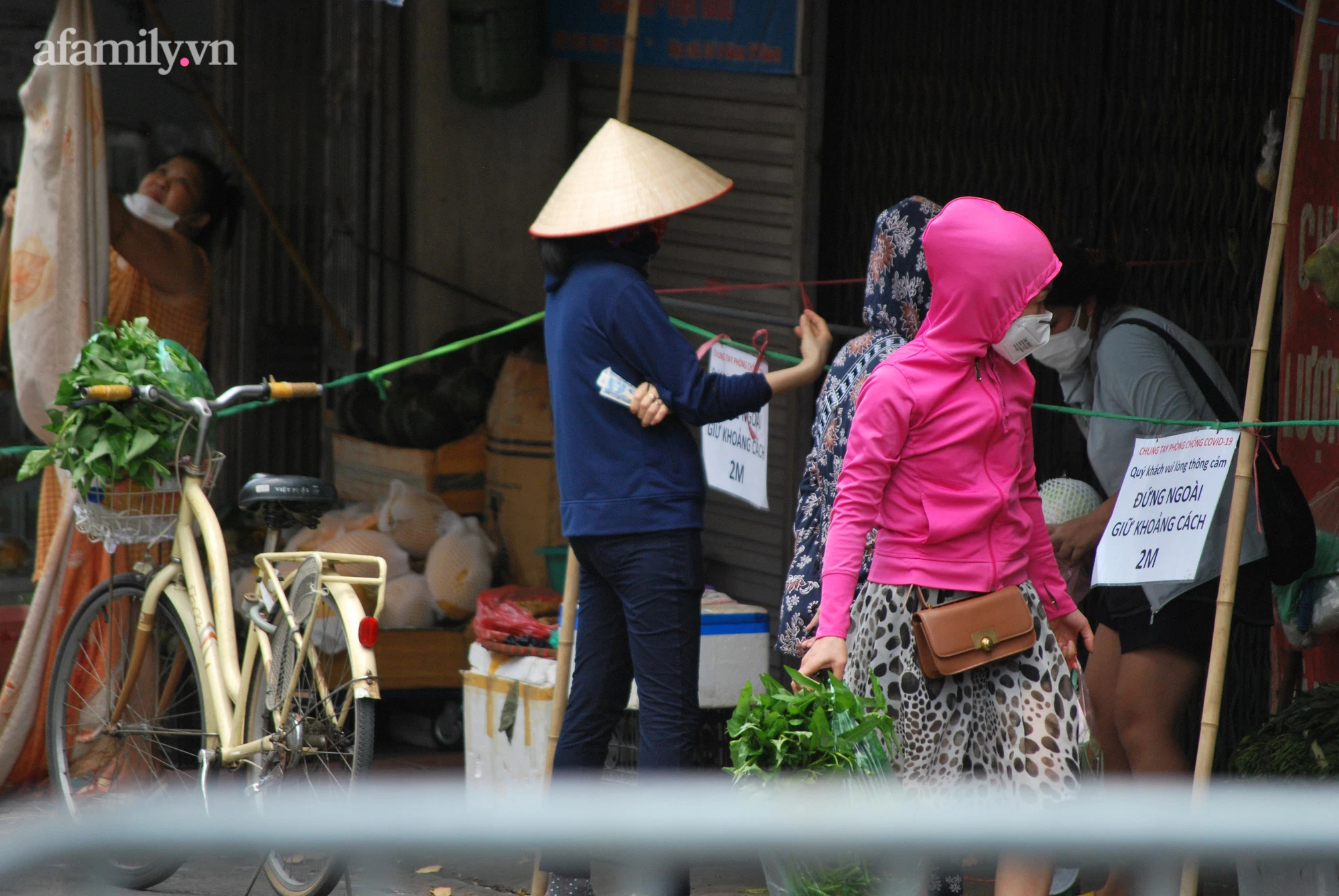 Hà Nội: Cửa hàng ăn uống hoạt động bình thường, không phải đóng cửa trước 21h - Ảnh 1.