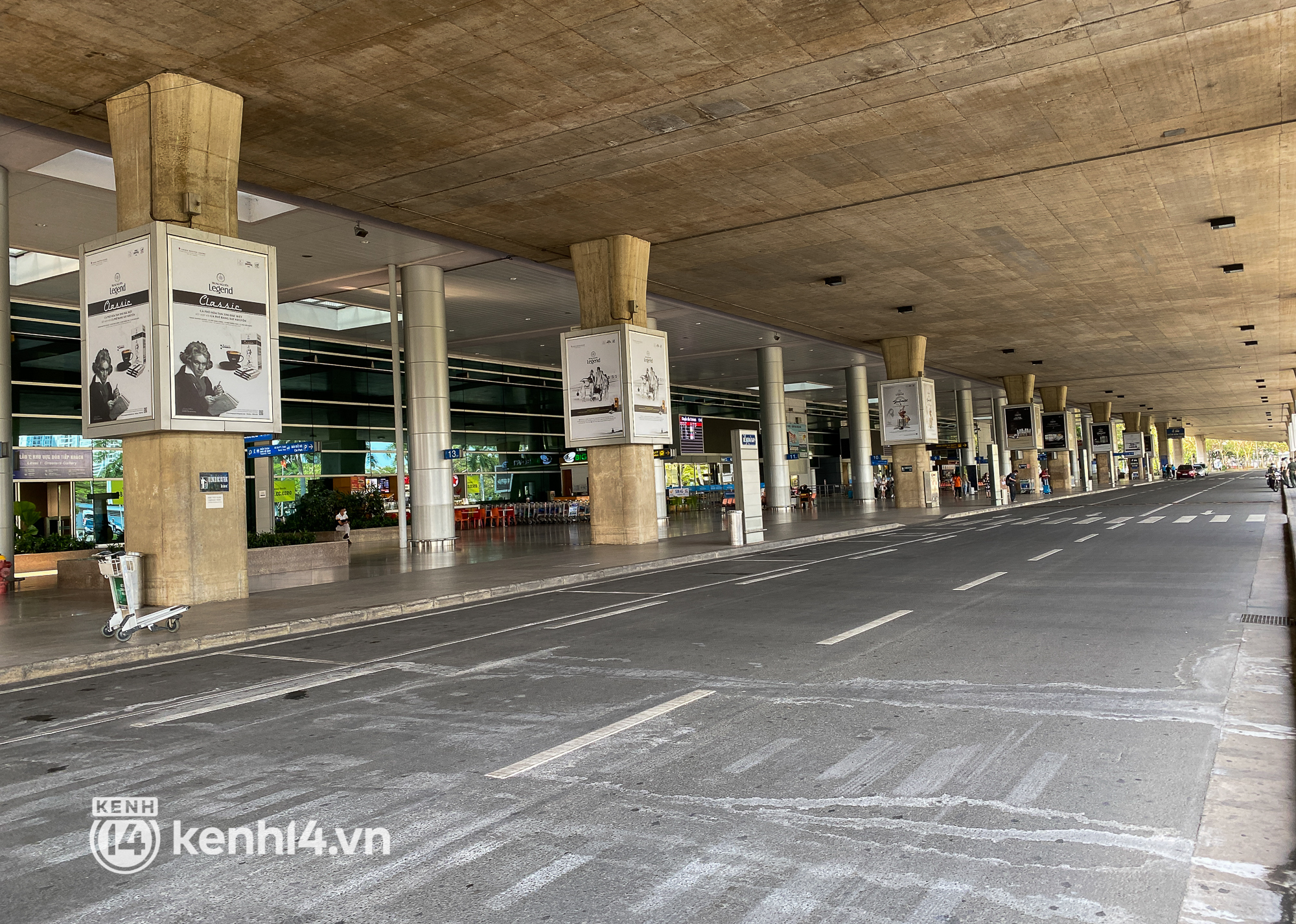 Hình ảnh bất ngờ tại sân bay Tân Sơn Nhất ngày đầu mở cửa đón khách du lịch quốc tế - Ảnh 17.