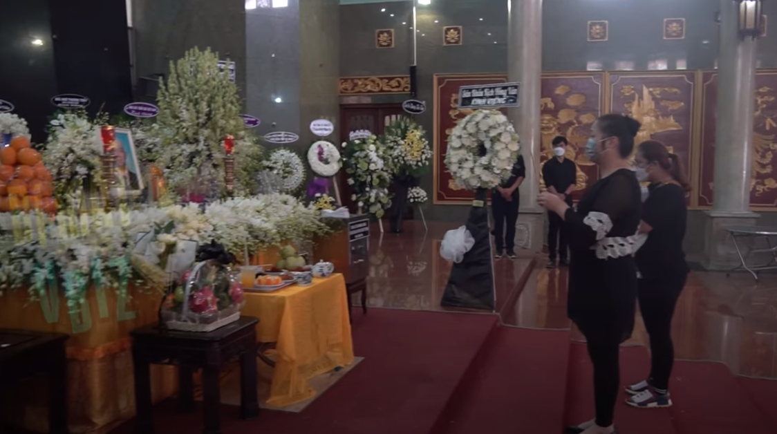 Dàn sao Việt đau buồn trong tang lễ đạo diễn Vũ Minh: Tăng Thanh Hà phờ phạc, Quang Trung khóc sưng mắt - Ảnh 5.