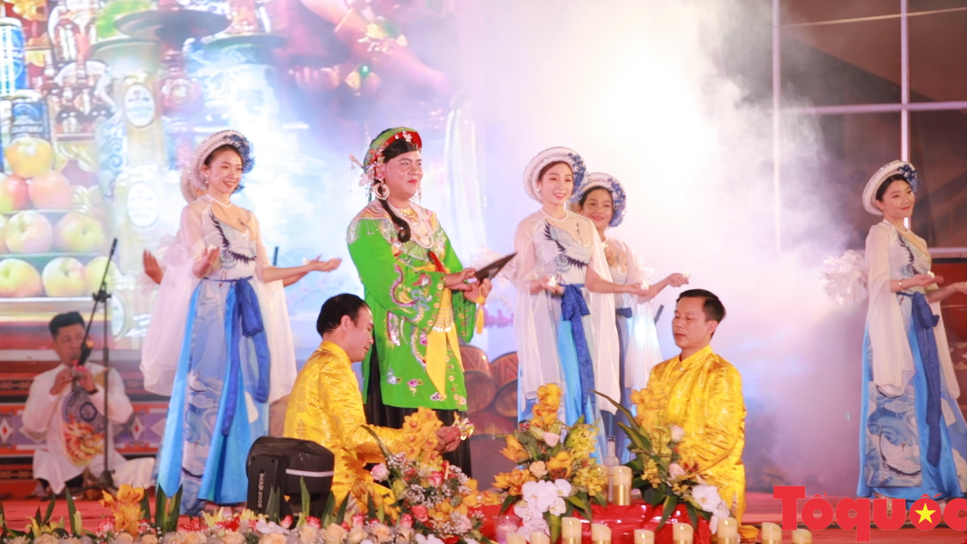 Khai mạc Liên hoan Diễn xướng dân gian văn hóa các dân tộc khu vực Trường Sơn - Tây Nguyên lần III năm 2022 - Ảnh 3.