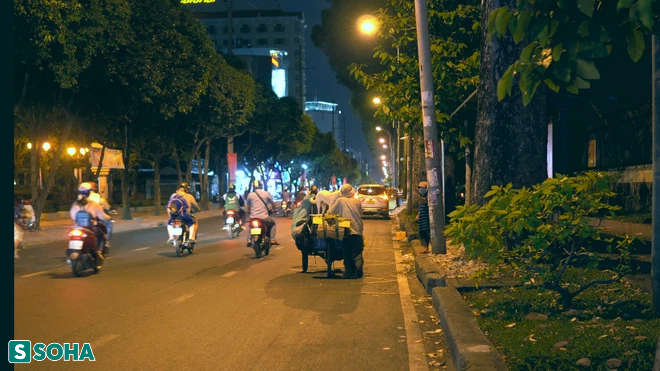 Xúc động hình ảnh ông lão nhặt ve chai cùng chú chó nhỏ rong ruổi khắp nẻo đường Sài Gòn - Ảnh 5.