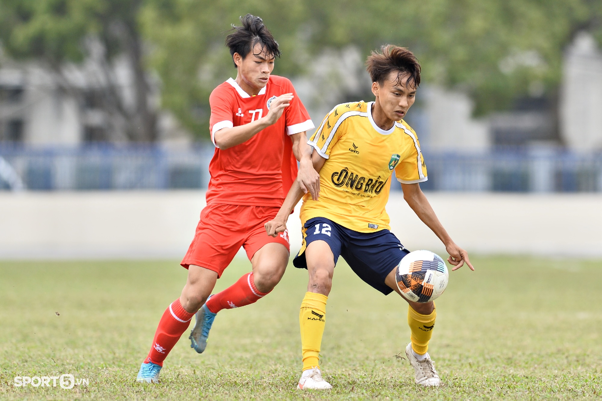 U19 Nutifood nẩu cáu, thầy Giôm bất lực vì &quot;tiểu xảo&quot; đúng luật của U19 Nam Định   - Ảnh 1.