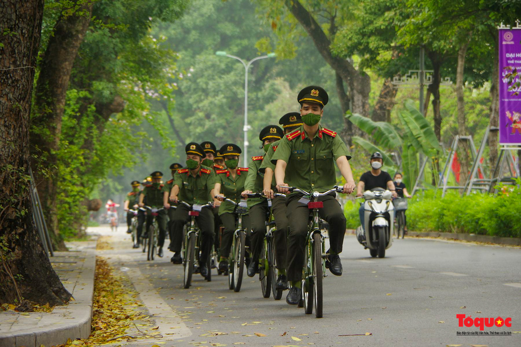 Đạp xe tham quan “địa chỉ đỏ” giáo dục lòng yêu nước trong lực lượng thanh niên Công an Thủ đô - Ảnh 10.