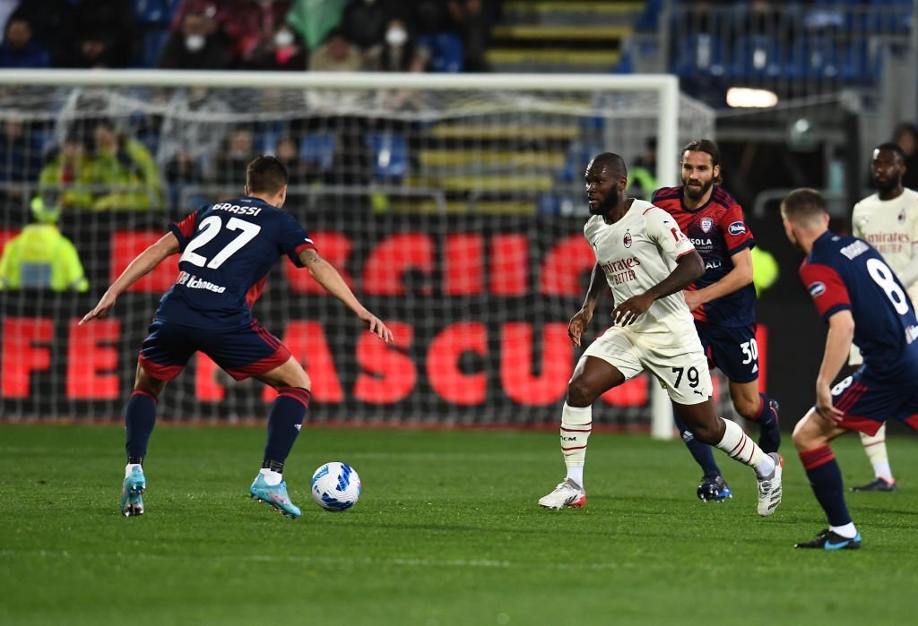 Bennacer lập siêu phẩm, AC Milan có thêm 3 điểm để xây chắc ngôi đầu Serie A - Ảnh 3.